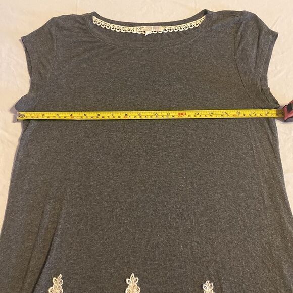 Jolt Women’s Blouse with Cream Embroidery Size Large NWOT - Picture 4 of 5